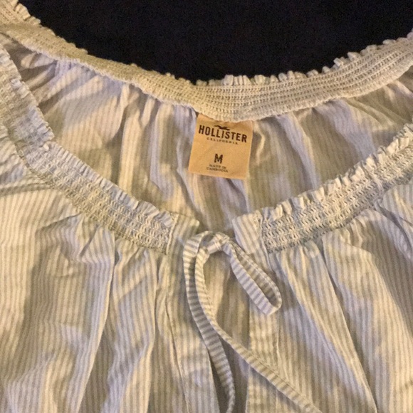 Hollister off the shoulder top, M - Picture 3 of 3